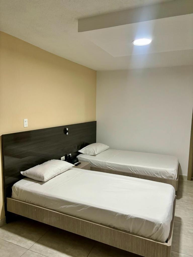 Hotel Arthur Brich กูกูตา ภายนอก รูปภาพ