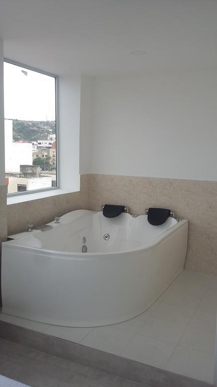 Hotel Arthur Brich กูกูตา ภายนอก รูปภาพ